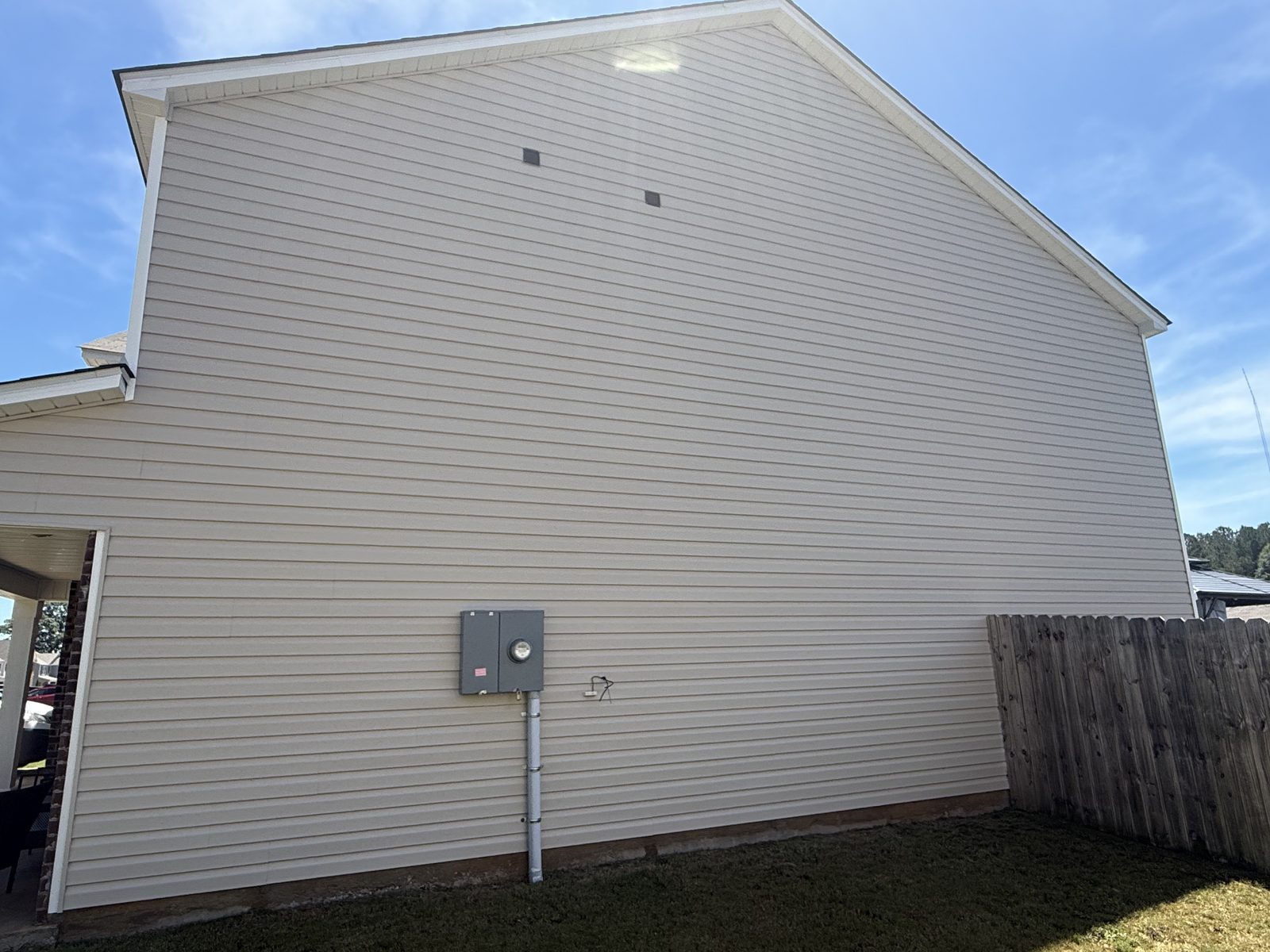 After - Clean vinyl siding on full side of home after soft wash treatment